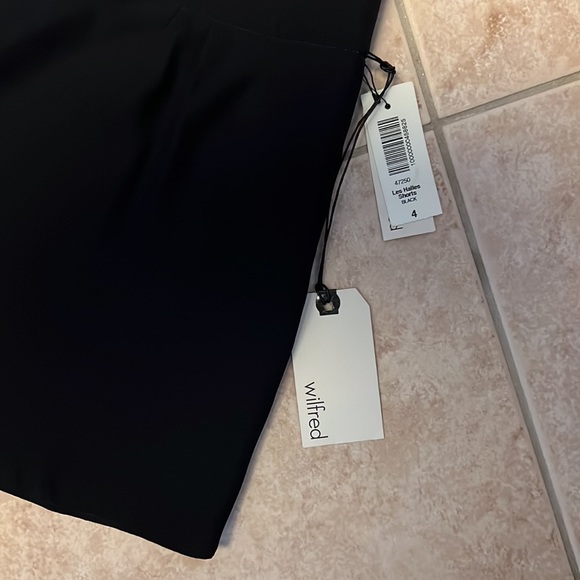 Wilfred size 4 100% silk black shorts. - Picture 2 of 5